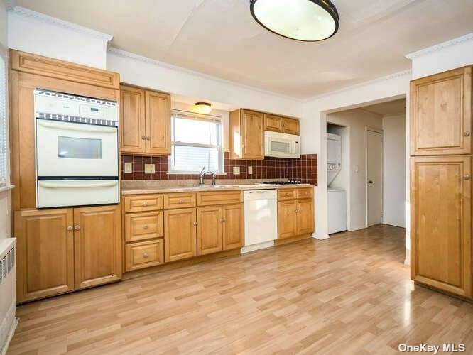 Photo 19 of 27 of 202-14 33rd Avenue house