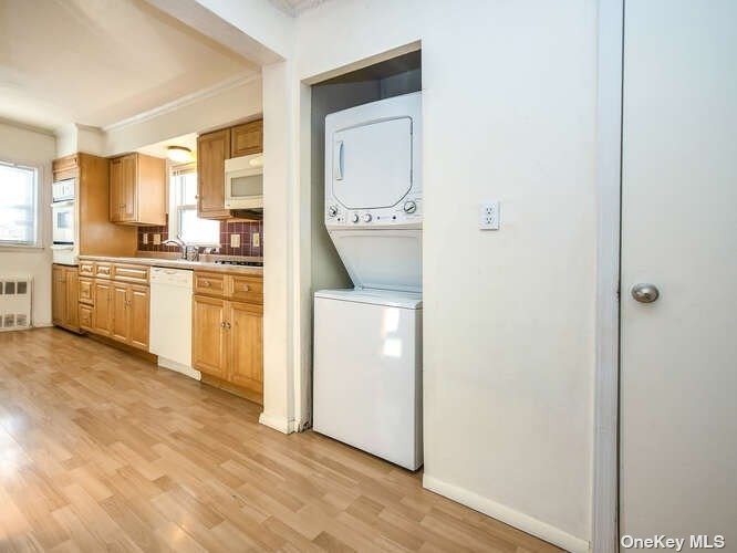 Photo 18 of 27 of 202-14 33rd Avenue house