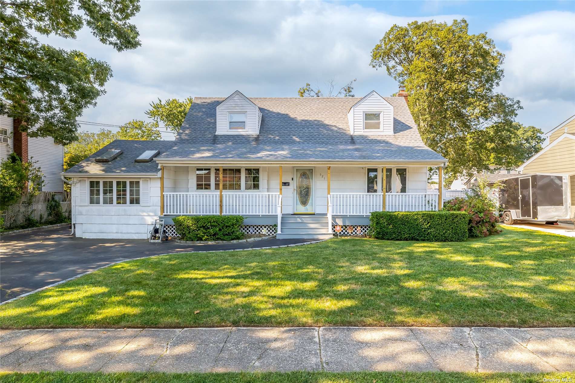 521 N Greene Avenue, Lindenhurst, New York image 1