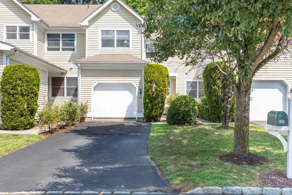 Property for Sale at 305 Glenwood Drive, Briarcliff Manor, New York - Bedrooms: 4 
Bathrooms: 4 
Rooms: 13  - $805,000