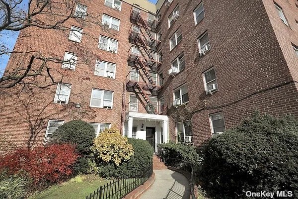 Property for Sale at 8105 35 Avenue 3P, Jackson Heights, Queens, NY - Bedrooms: 2 
Bathrooms: 1 
Rooms: 4  - $375,000