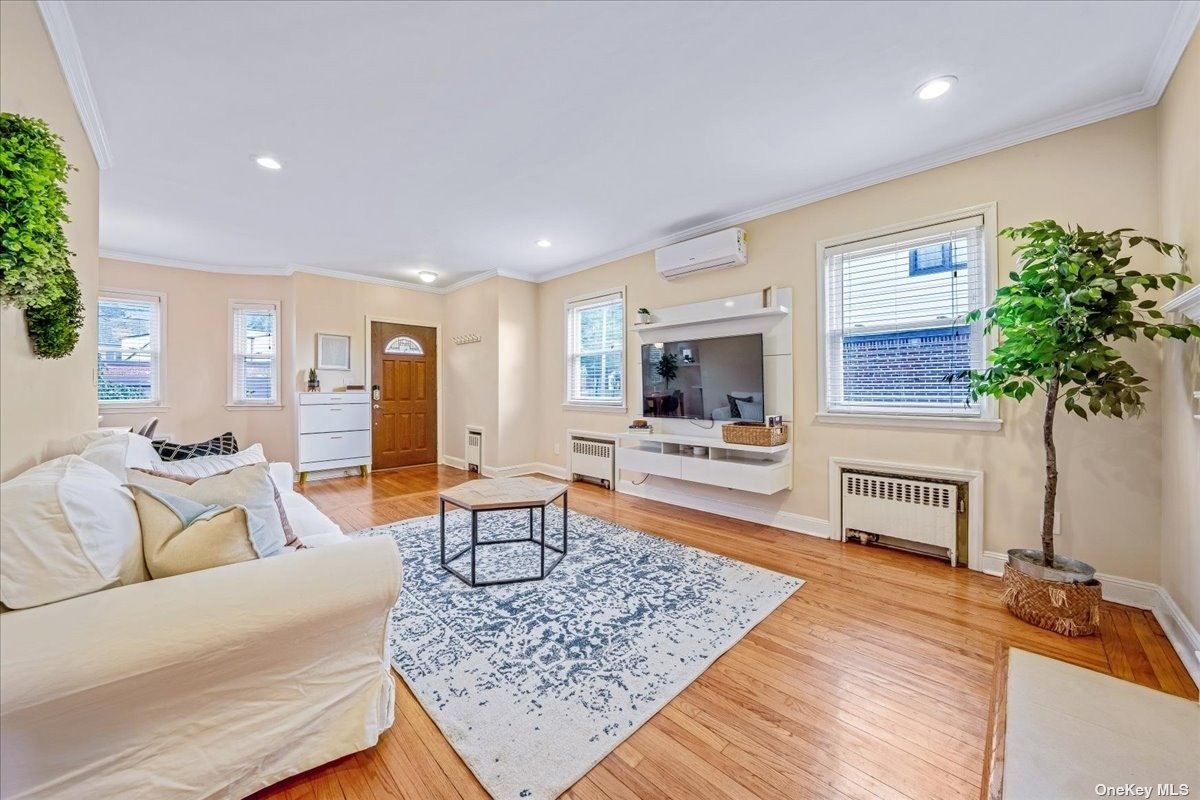 Photo 6 of 34 of 65 Jayson Avenue house