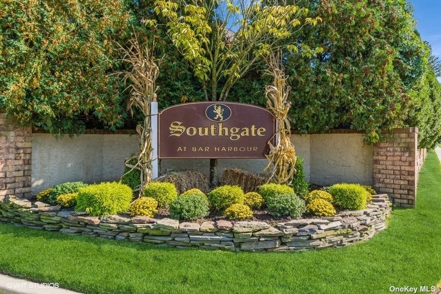 109 Southgate Drive #109, Massapequa Park, New York image 1