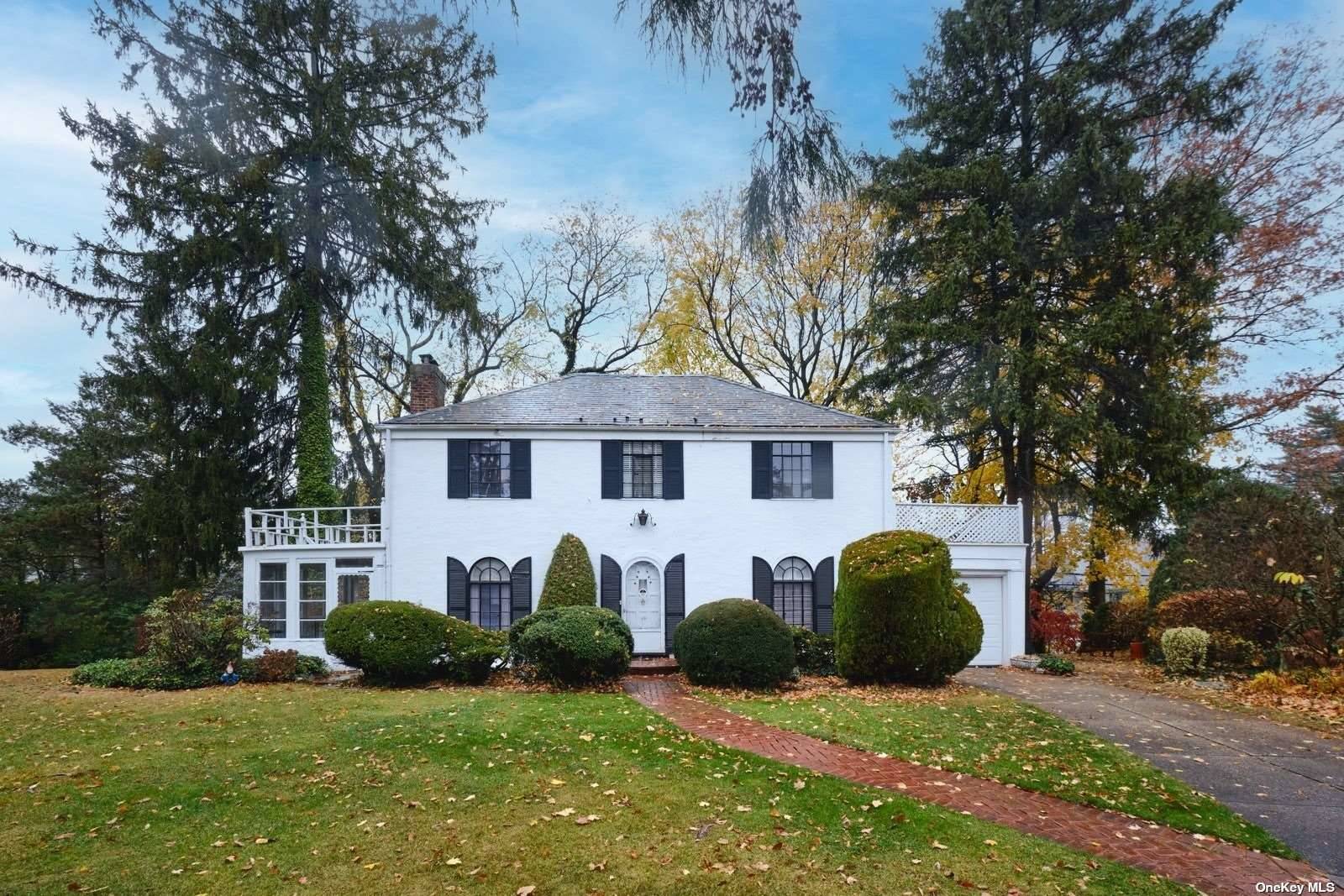 49 Fairway Lane, Manhasset, New York image 1