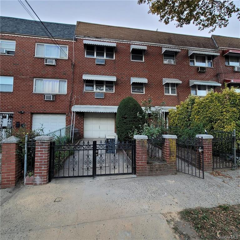 3435 Ely Avenue 2, Bronx, New York - 3 Bedrooms  
1 Bathrooms  
7 Rooms - 