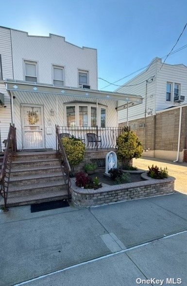 Property for Sale at 6618 75th Street, Middle Village, Queens, NY - Bedrooms: 5 
Bathrooms: 3 
Rooms: 11  - $1,200,000