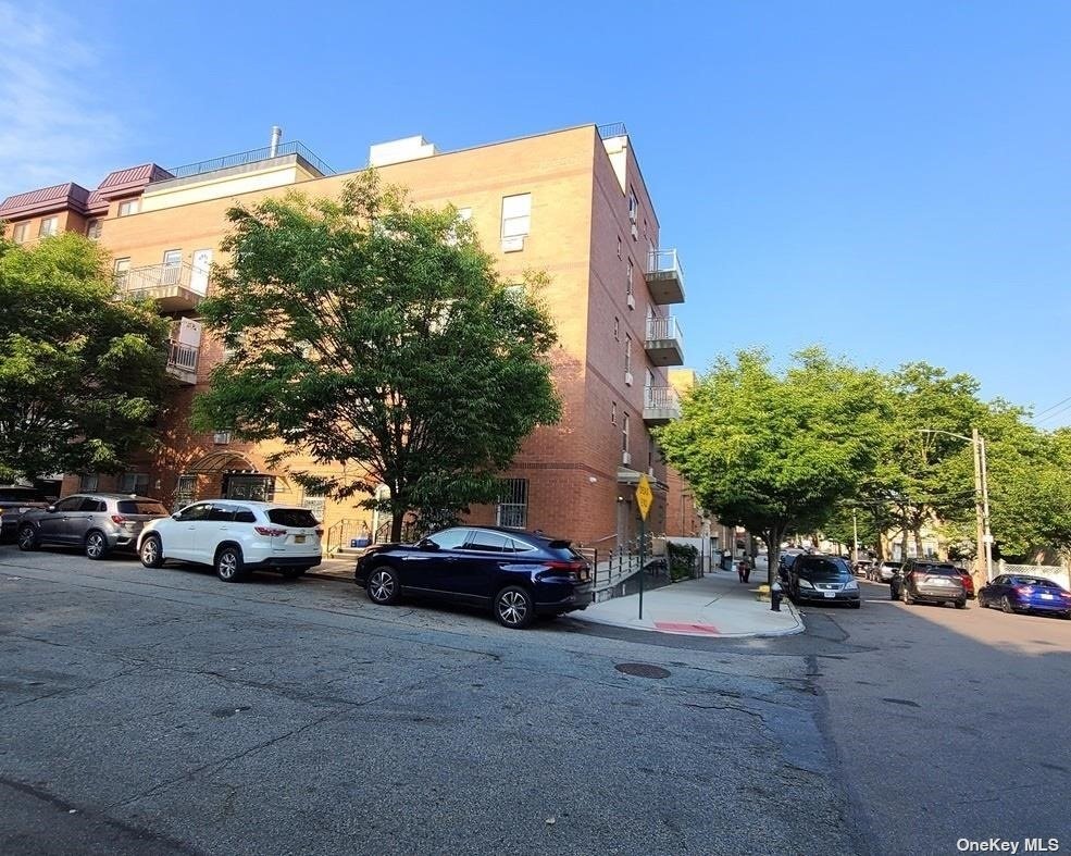 7177 159th Street 2A, Fresh Meadows, Queens, NY - 2 Bedrooms  
1 Bathrooms  
4 Rooms - 