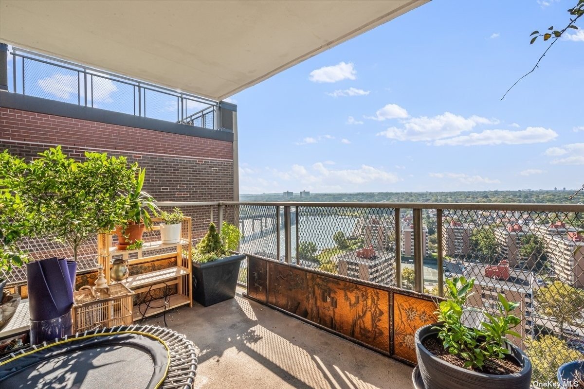 166-25 Powells Cove Boulevard #21G, Beechhurst, New York image 3