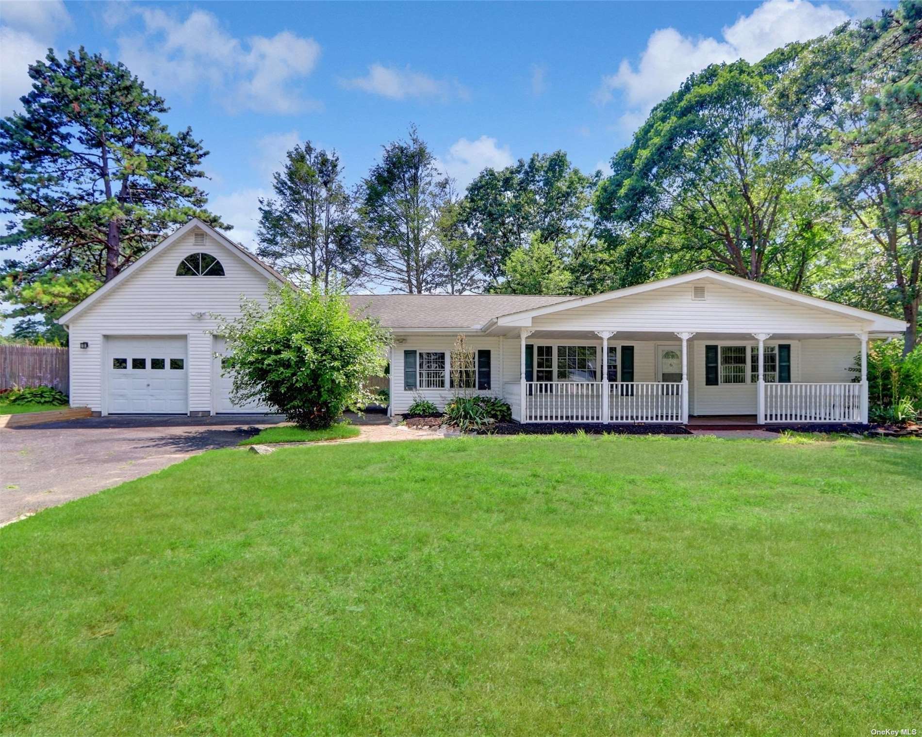 View Farmingville, NY 11738 house