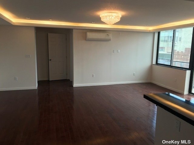 13646 41st Avenue 7B, Flushing, Queens, NY - 3 Bedrooms  
3 Bathrooms  
7 Rooms - 