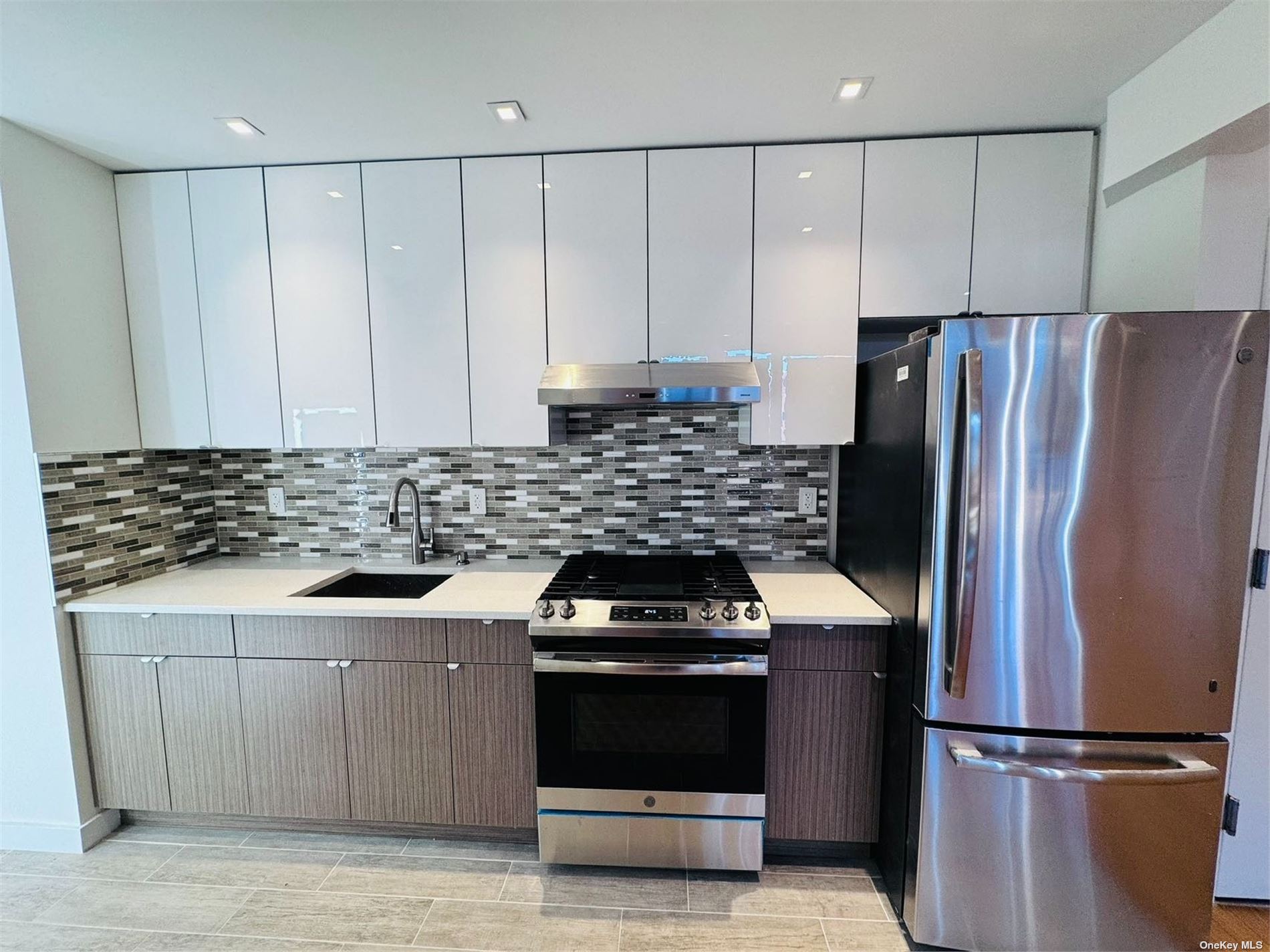 Rental Property at Parsons Blvd Blvd 7C, Flushing, Queens, NY - Bedrooms: 2 
Bathrooms: 2  - $3,700 MO.