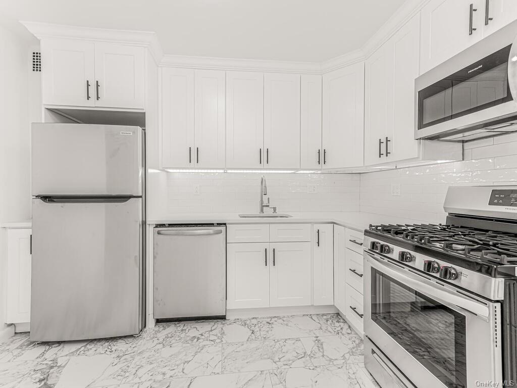 Property for Sale at 3935 Blackstone Avenue 1A, Bronx, New York - Bedrooms: 2 
Bathrooms: 1 
Rooms: 4  - $310,000
