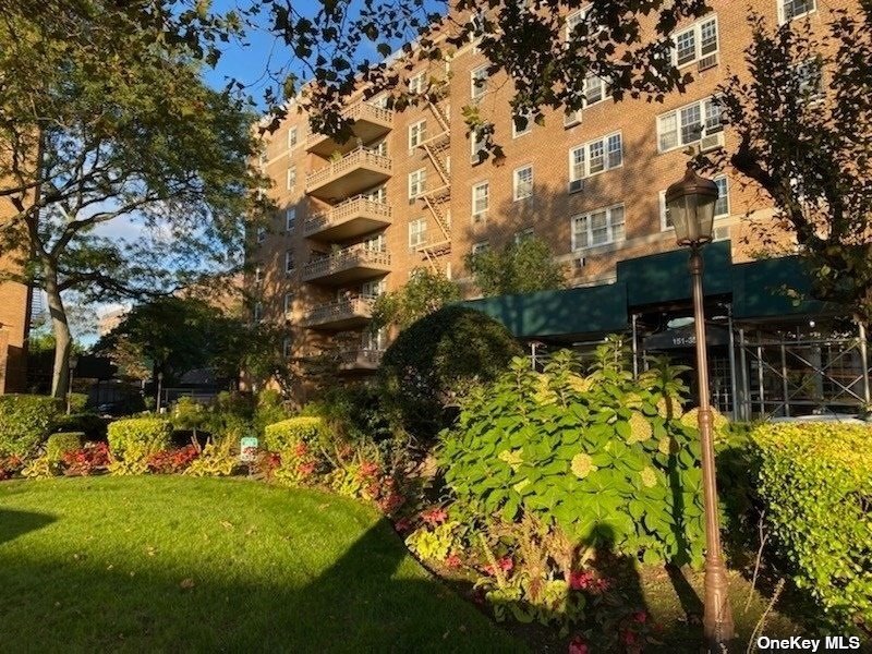 15135 84th Street 3M, Howard Beach, Queens, NY - 2 Bedrooms  
2 Bathrooms  
5 Rooms - 