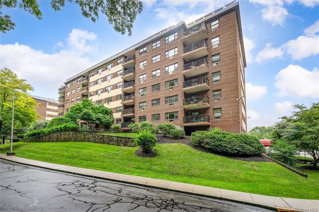 100 Diplomat Drive #3P, Mount Kisco, New York image 1