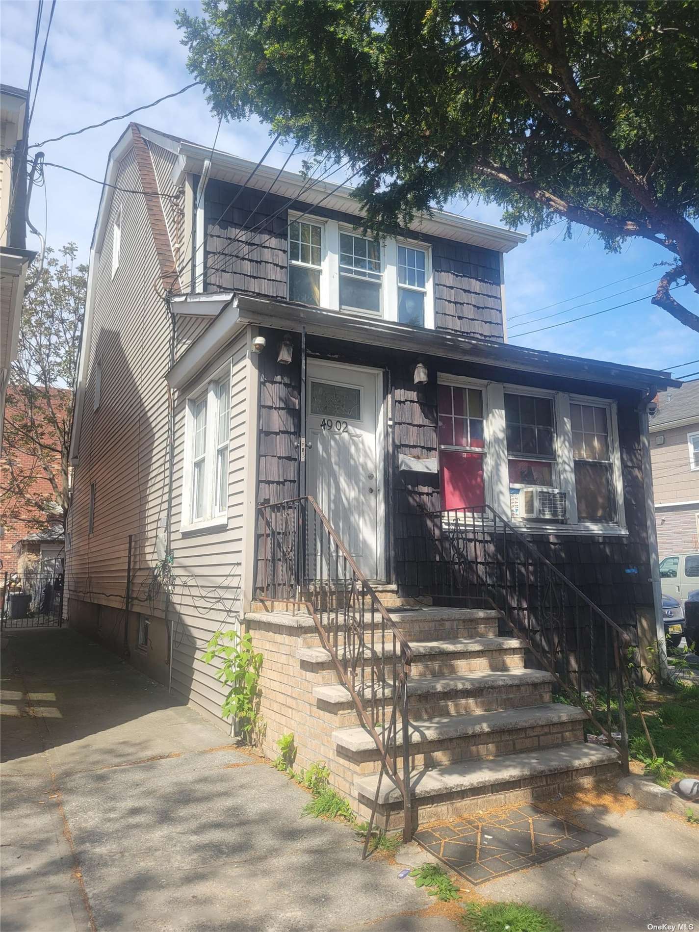 Property for Sale at 4902 94th Street, Elmhurst, Queens, NY - Bedrooms: 6 
Bathrooms: 2 
Rooms: 8  - $1,148,000