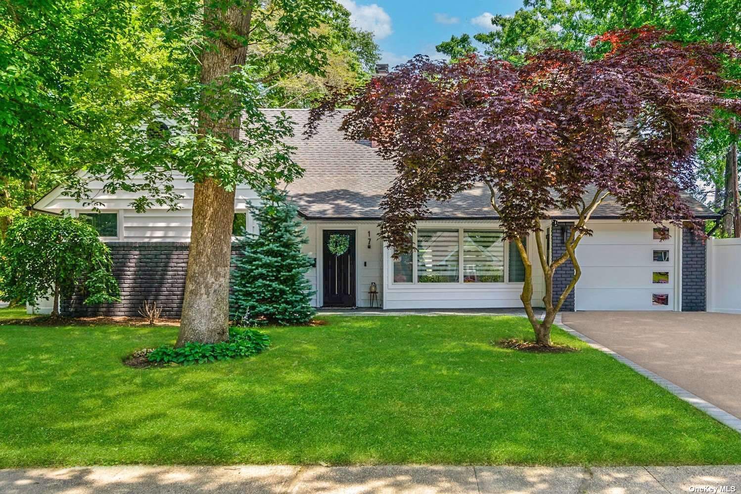 17 Oak Brook Lane, Merrick, New York image 1