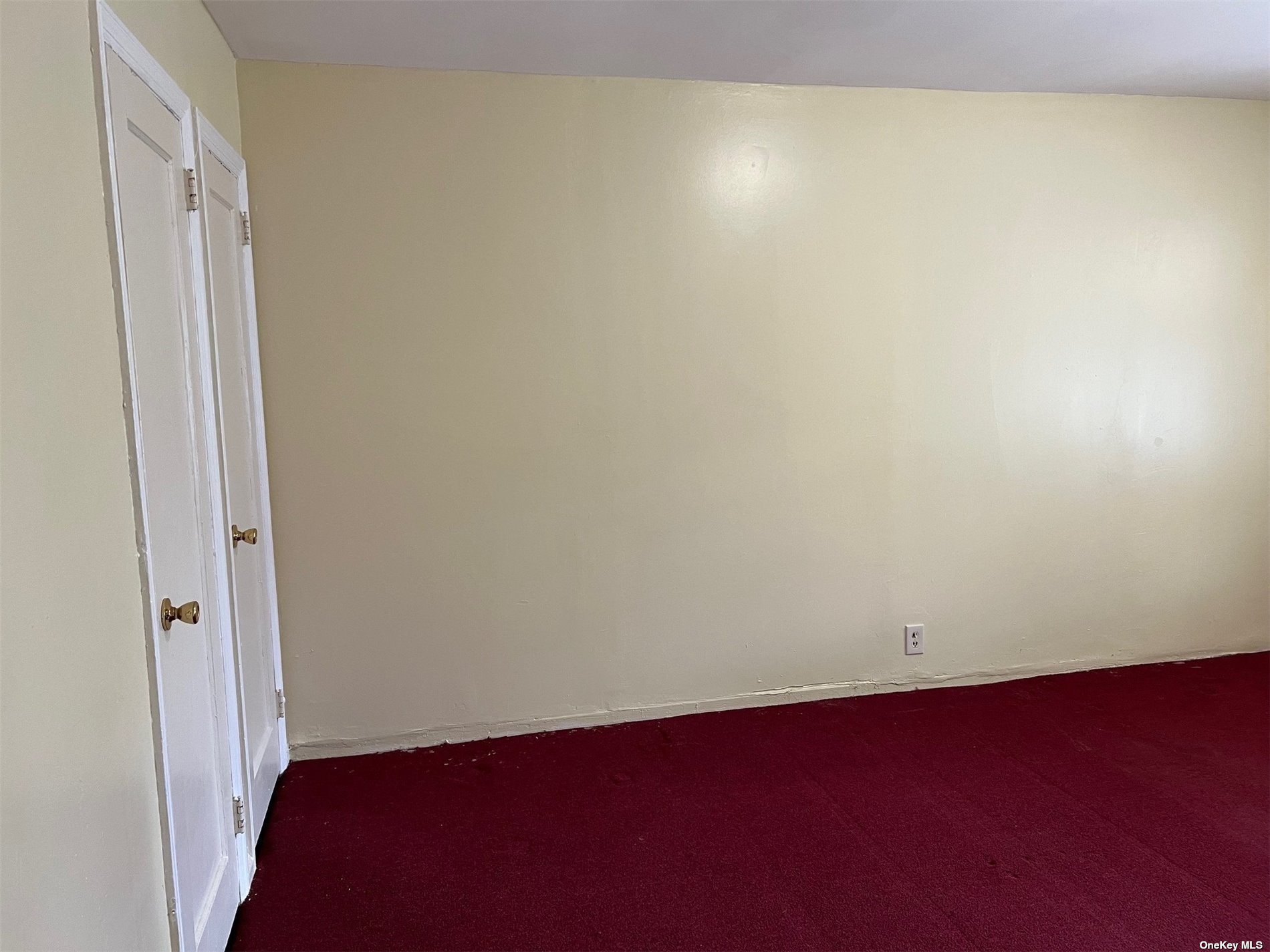 Photo 6 of 19 of 89-59 Vanderveer Street townhome