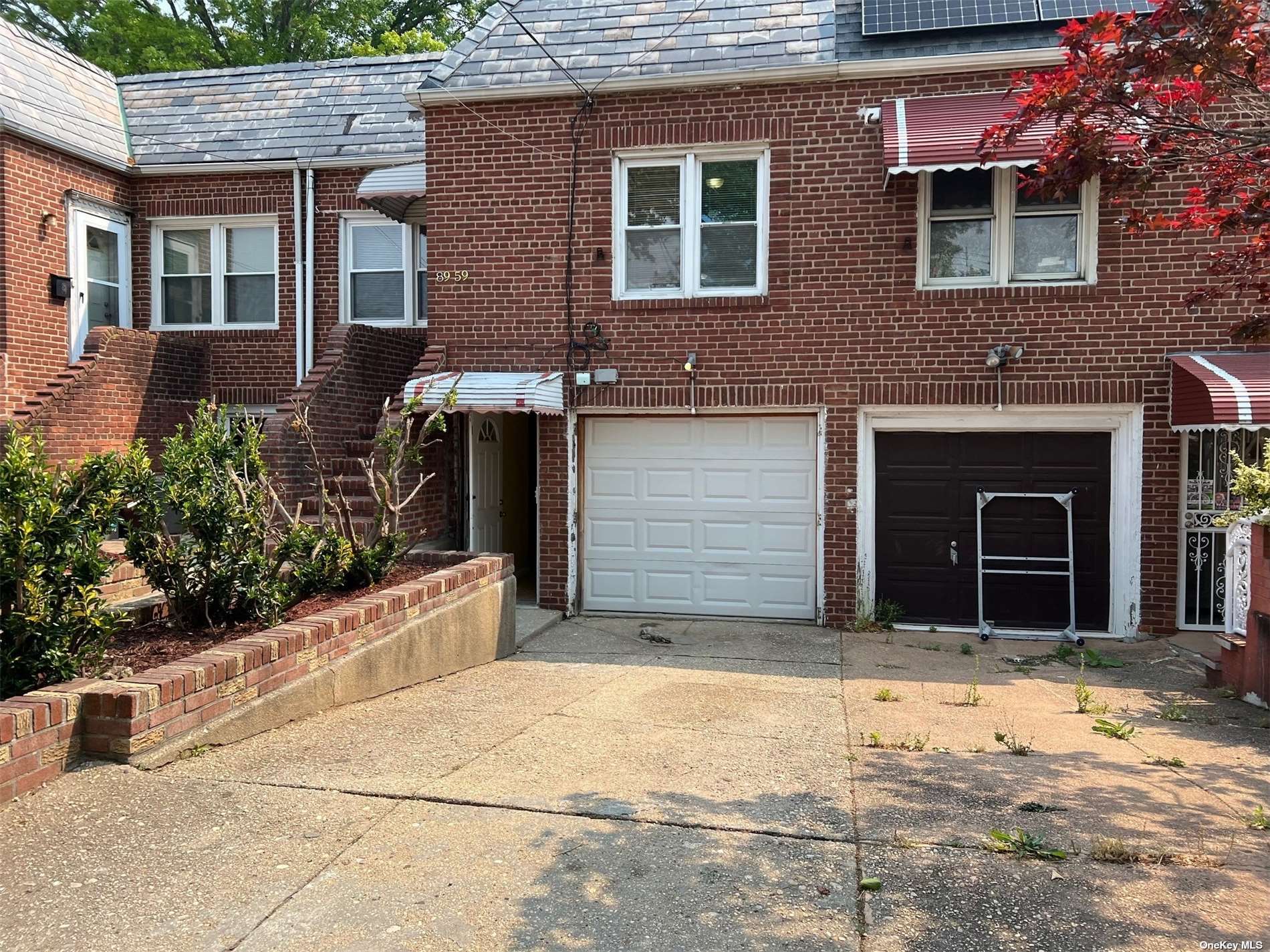 Photo 2 of 19 of 89-59 Vanderveer Street townhome