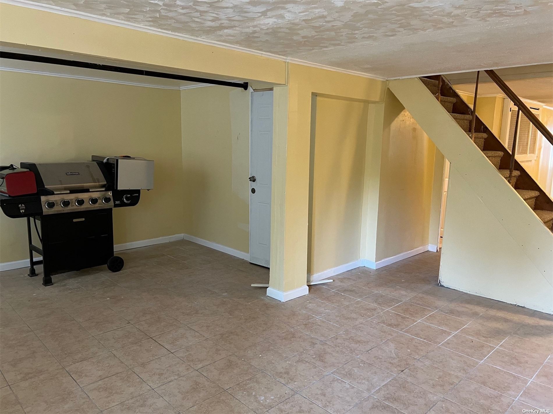 Photo 11 of 19 of 89-59 Vanderveer Street townhome