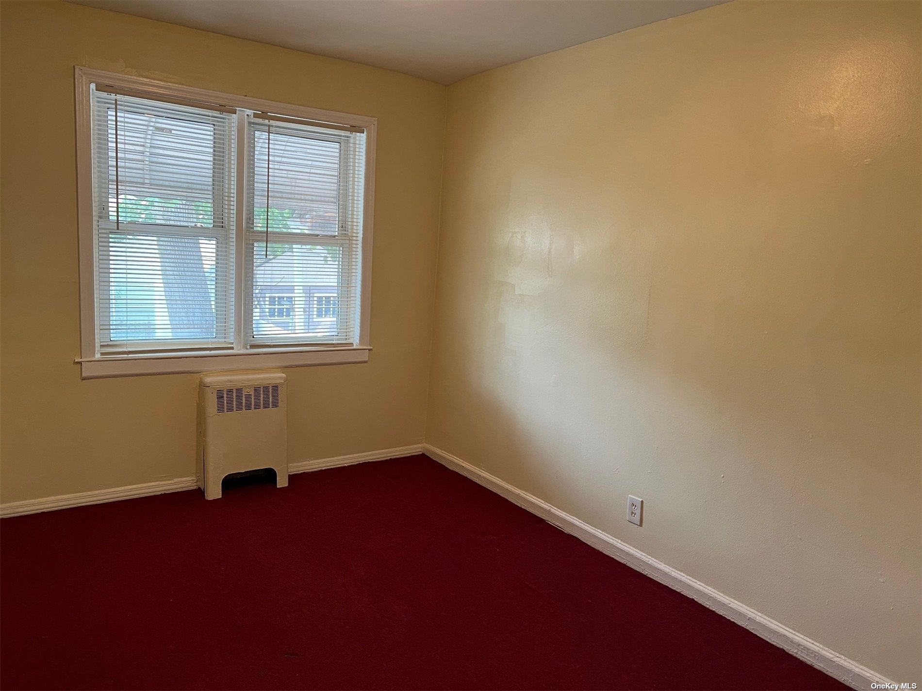Photo 5 of 19 of 89-59 Vanderveer Street townhome