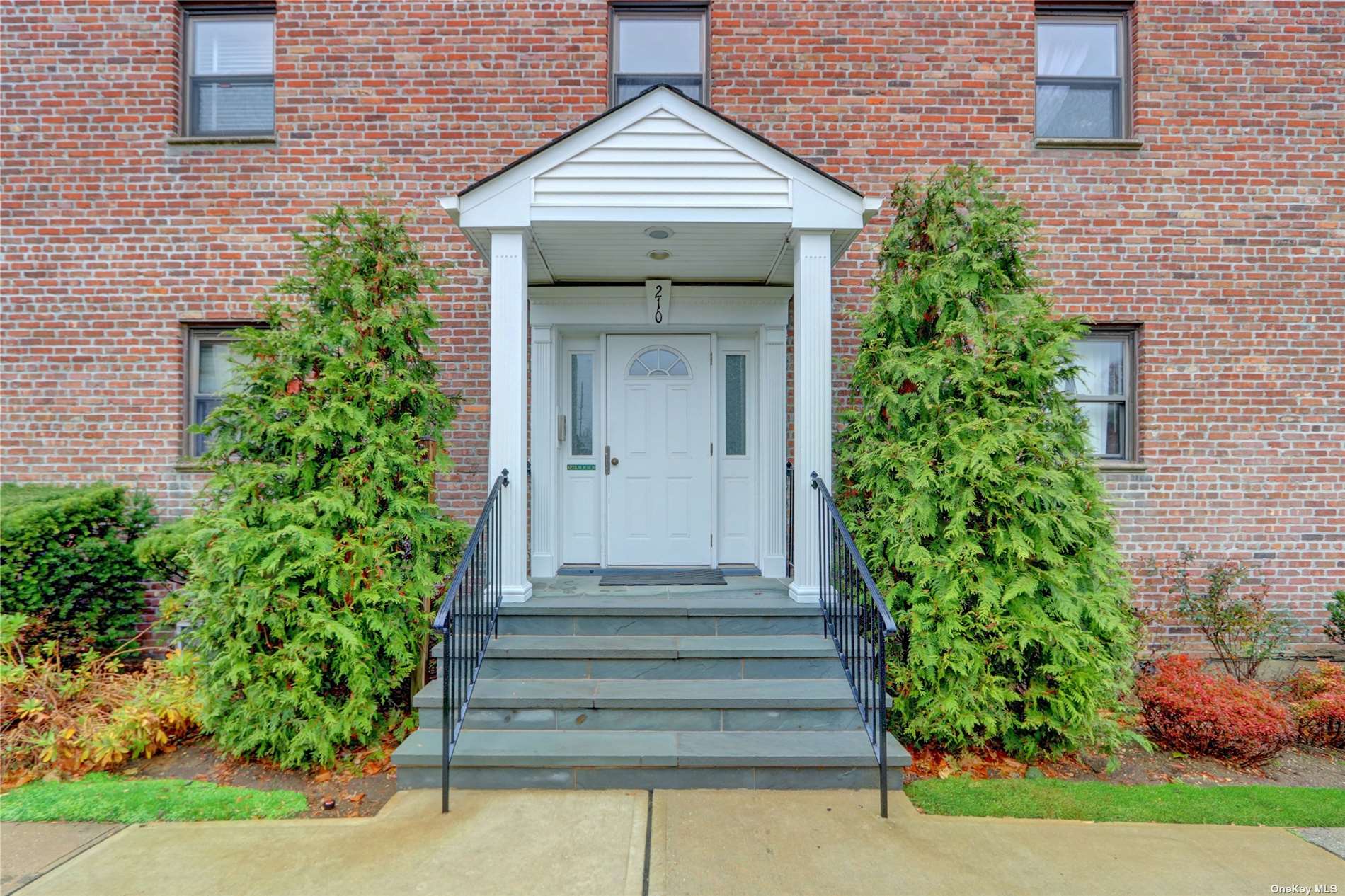 210 Fulton St #2H, Farmingdale, New York image 1