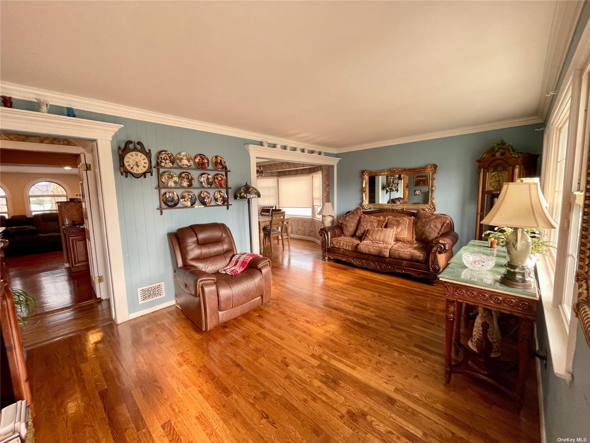 4059 Maywood Drive, Seaford, New York image 3