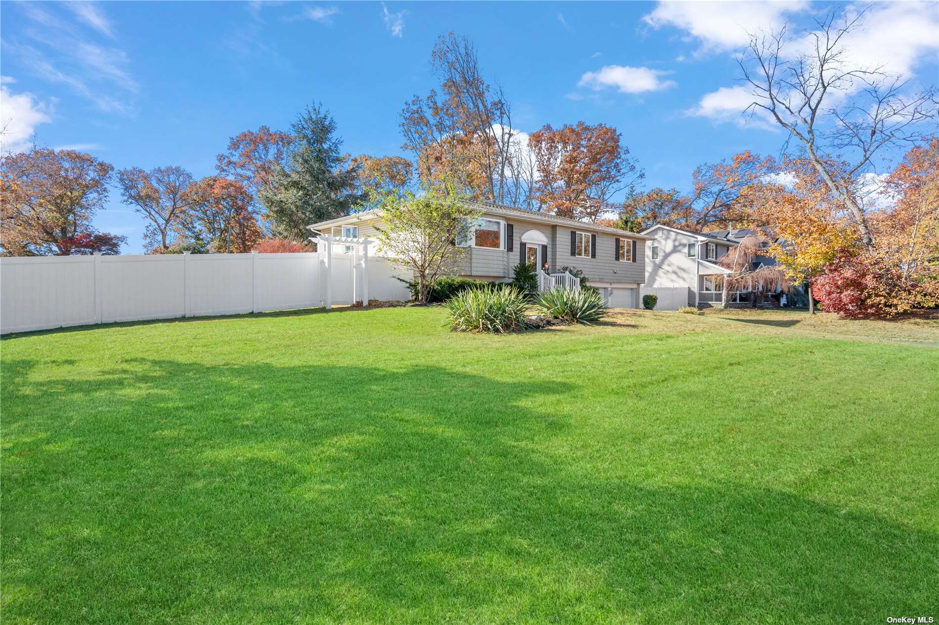 22 Ronde Drive, Commack, New York image 32