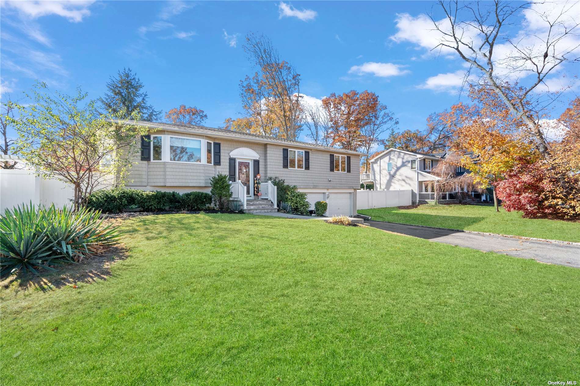 22 Ronde Drive, Commack, New York image 33