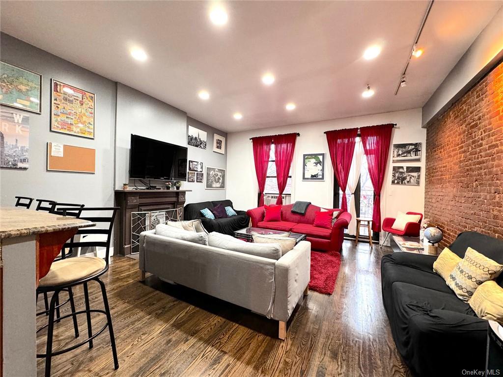 Rental Property at 591 Walton Avenue 2, Bronx, New York - Bedrooms: 3 
Bathrooms: 1 
Rooms: 5  - $5,500 MO.
