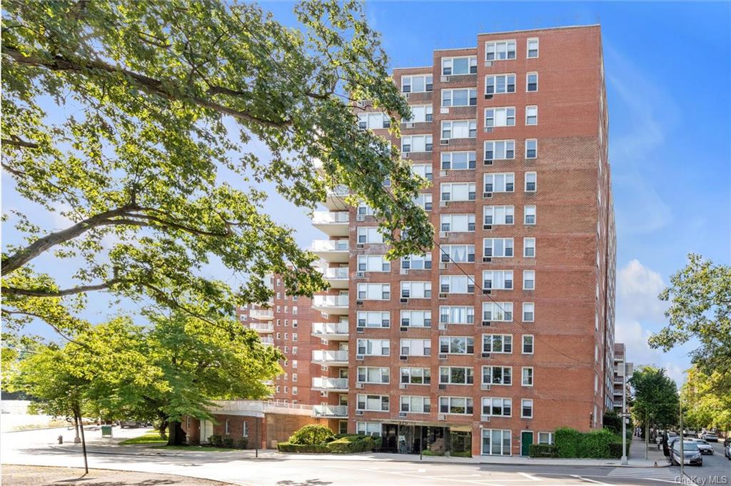 Property for Sale at Henry Hudson Parkway 7E, Bronx, New York - Bedrooms: 2 
Bathrooms: 1 
Rooms: 4  - $299,999