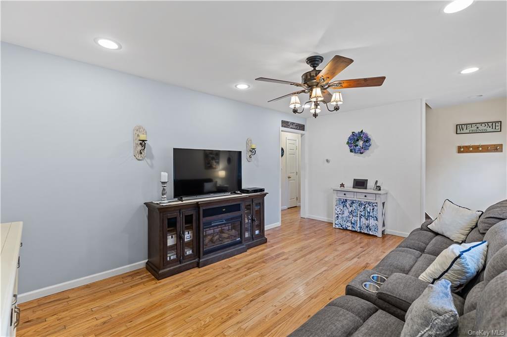 Photo 3 of 17 of 22 Reynolds Street house