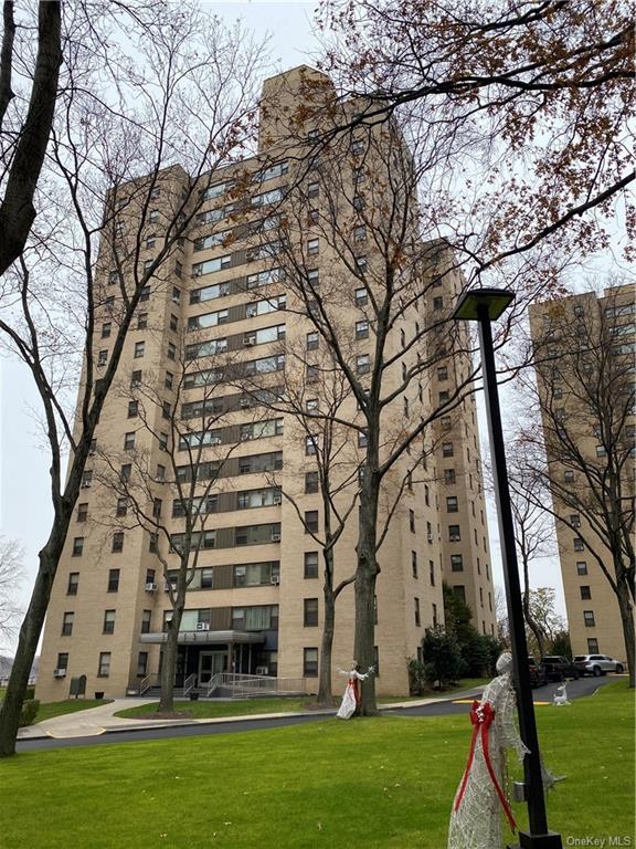 2 Fordham Oval 2H, Bronx, New York - 1 Bedrooms  
1 Bathrooms  
3 Rooms - 