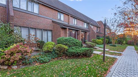 34 Chestnut Hill Unit 34, Roslyn, NY 11576 - MLS#: L3591244