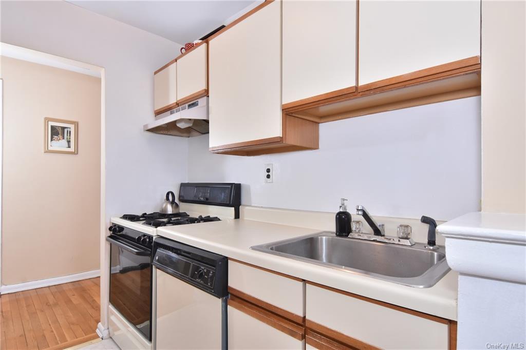 Photo 8 of 18 of 2 Bronxville Road 6H co-op property