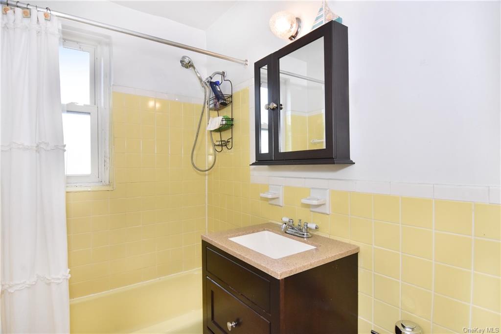 Photo 13 of 18 of 2 Bronxville Road 6H co-op property