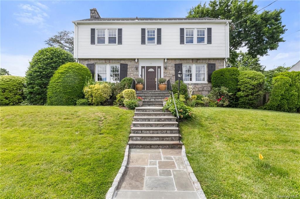 22 Foothill Road, Bronxville, New York - 5 Bedrooms  
3 Bathrooms  
8 Rooms - 