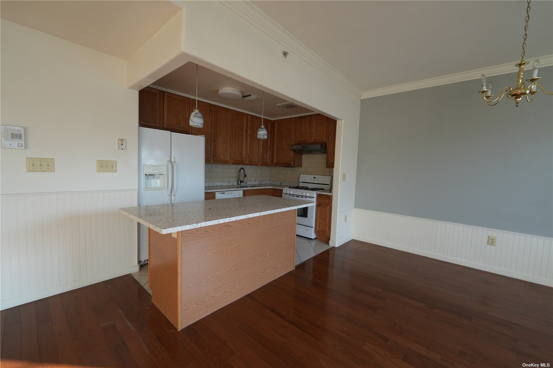 143 Meridian Boulevard 2, Arverne, Queens, NY - 2 Bedrooms  
1 Bathrooms  
4 Rooms - 