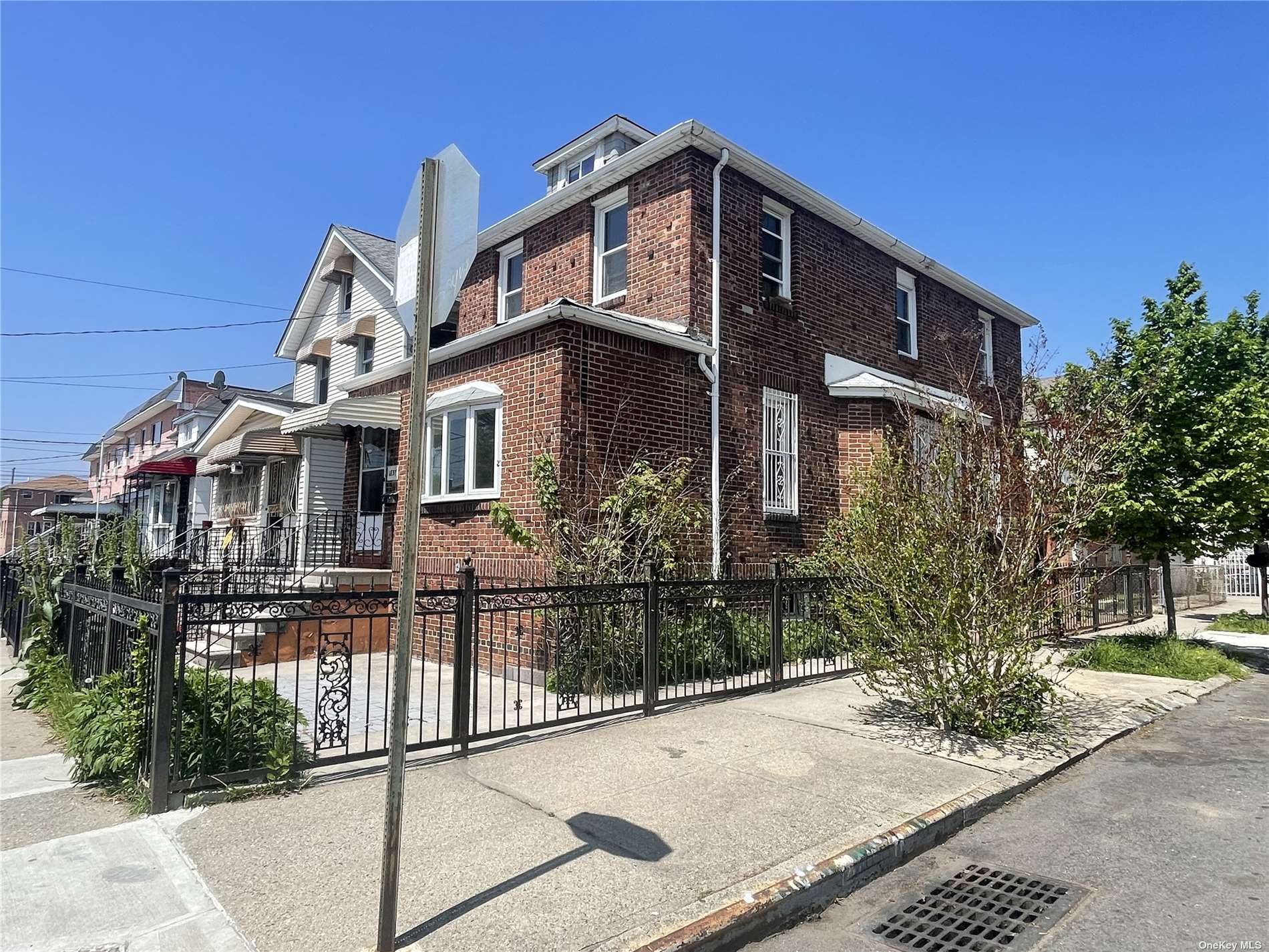 1837 Patterson Avenue, Bronx, New York - 3 Bedrooms  
2 Bathrooms  
6 Rooms - 