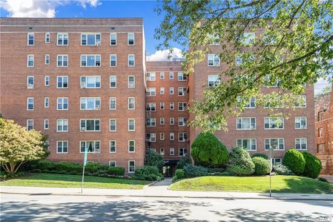 Photo of 30 N Broadway #6F, White Plains, NY 10601 (MLS # H6269556)