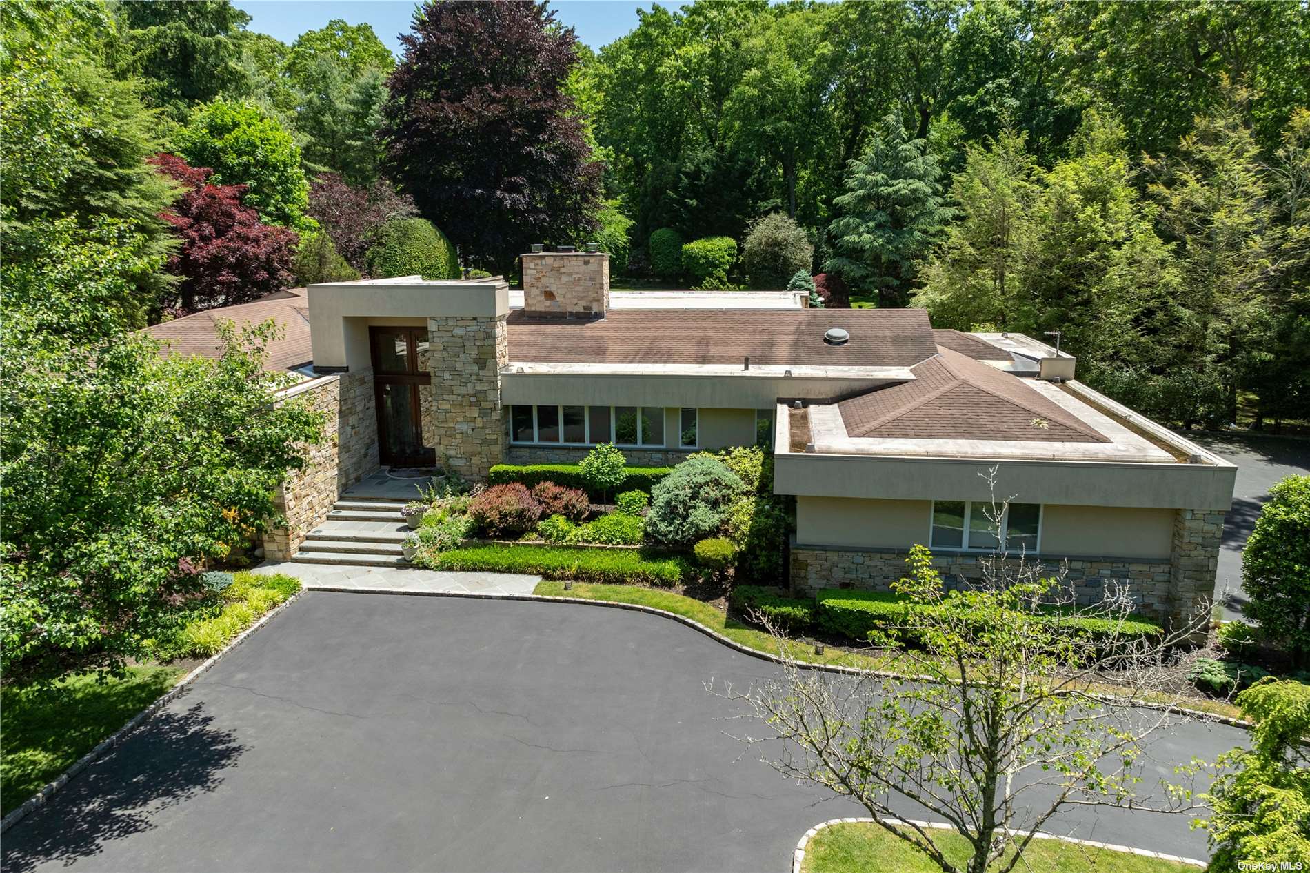 8 Rolling Hill Road, Old Westbury, New York image 3