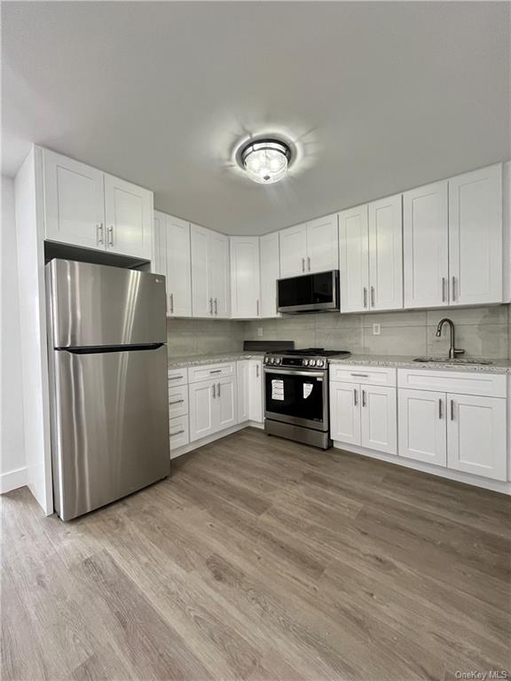 Rental Property at 4202 Oneida Avenue, Bronx, New York - Bedrooms: 3 
Bathrooms: 1 
Rooms: 5  - $3,700 MO.