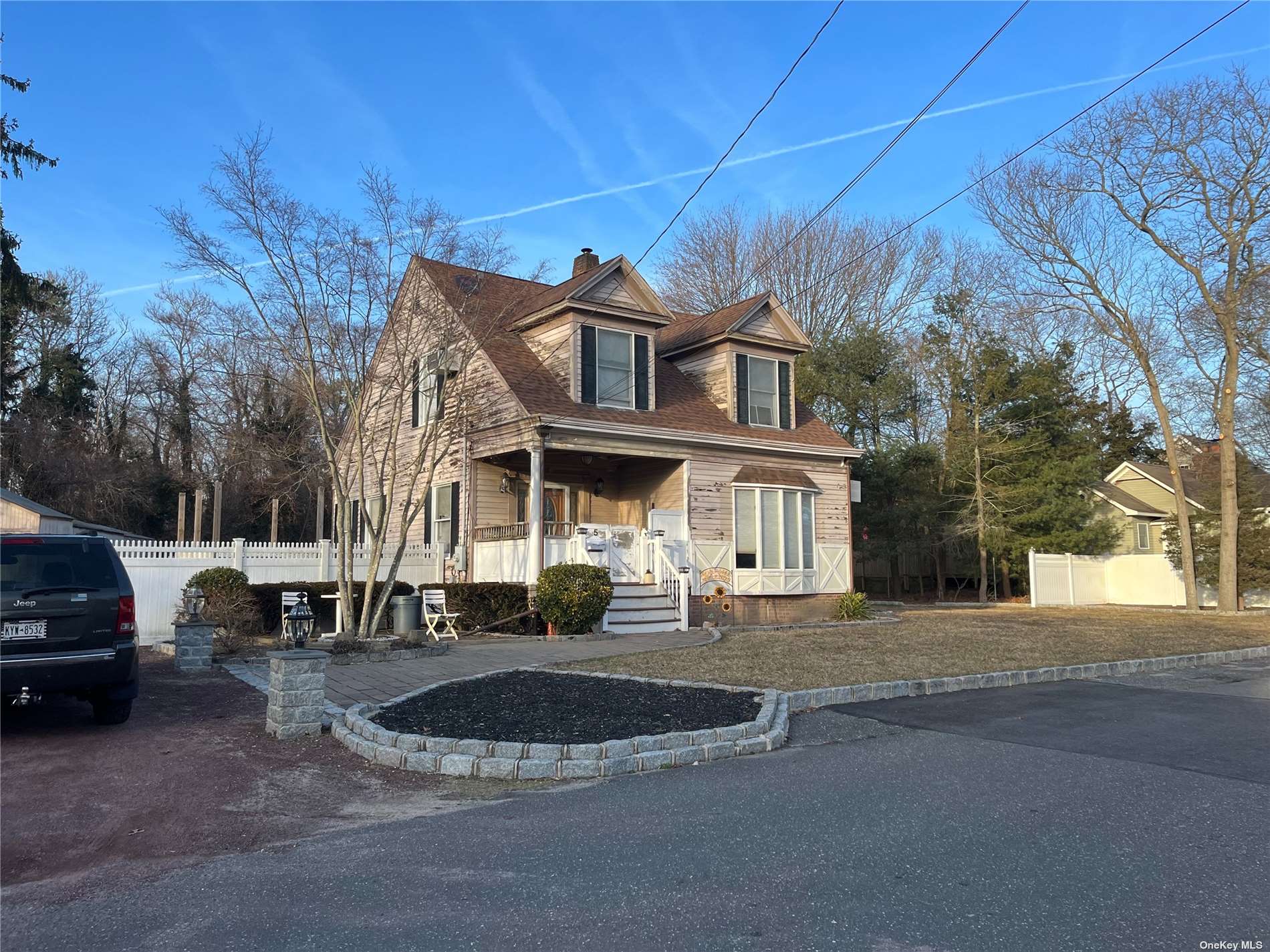 5 Vera Pl, Patchogue, New York image 1