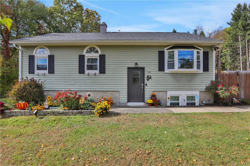 Property for Sale at 235 S Ohioville Road, New Paltz, New York - Bedrooms: 3 
Bathrooms: 2 
Rooms: 8  - $399,999