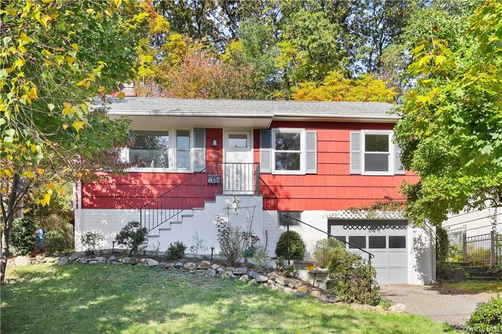 36 Sherwood Drive, Larchmont, New York - 4 Bedrooms  
2 Bathrooms  
7 Rooms - 