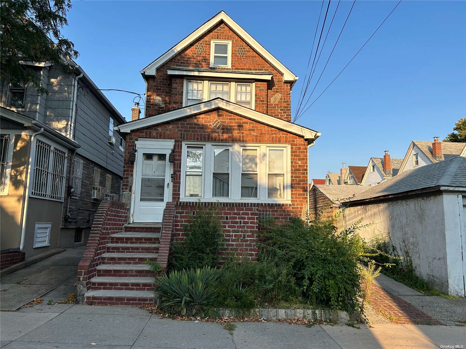 8935 184th Street, Hollis, Queens, NY - 4 Bedrooms  
3 Bathrooms  
10 Rooms - 