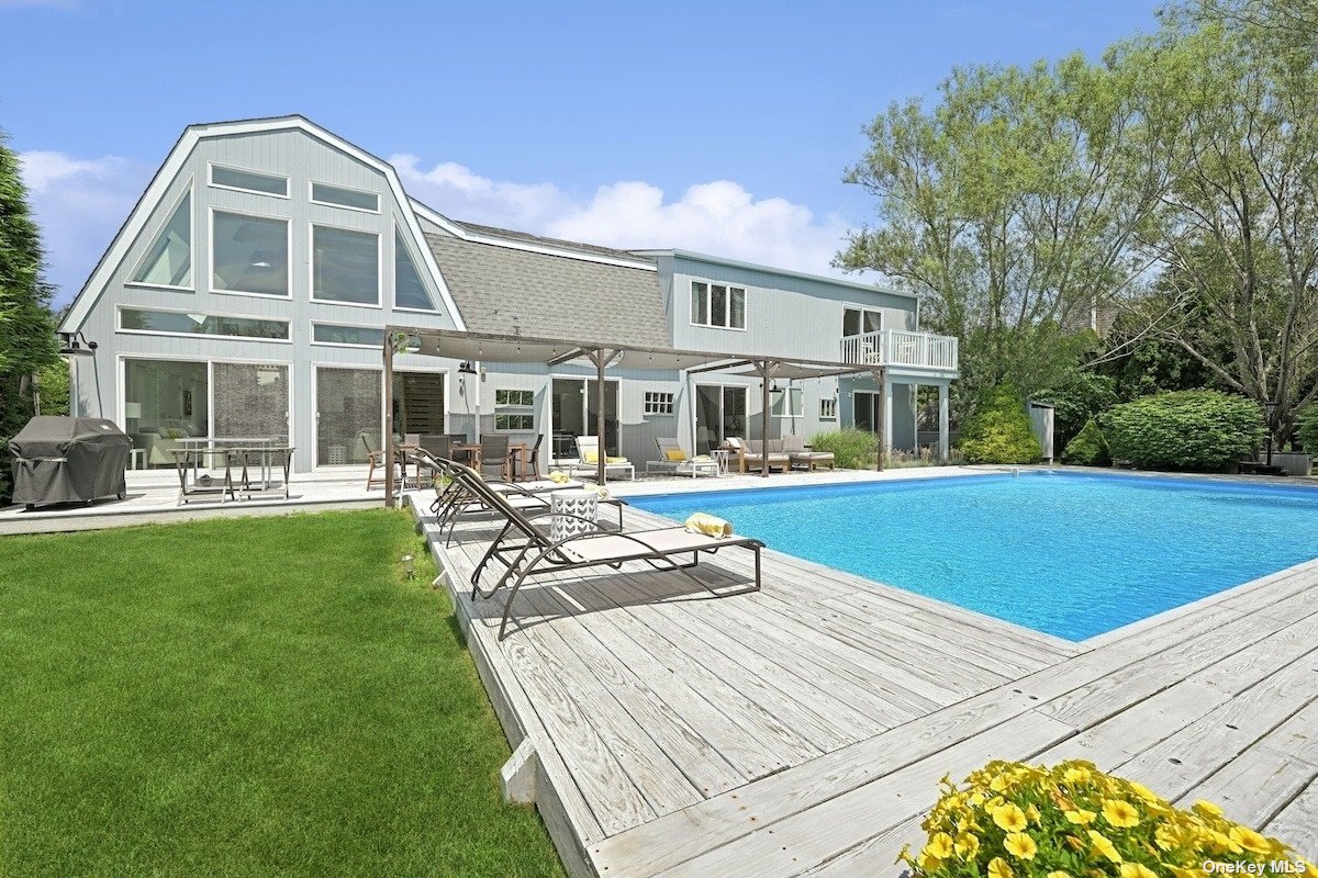 William Way, Southampton, Hamptons, NY - 4 Bedrooms  
4 Bathrooms - 