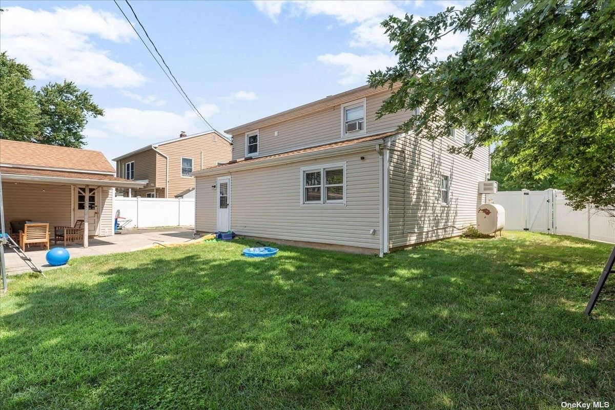 44 Swan Lane, Levittown, New York image 25