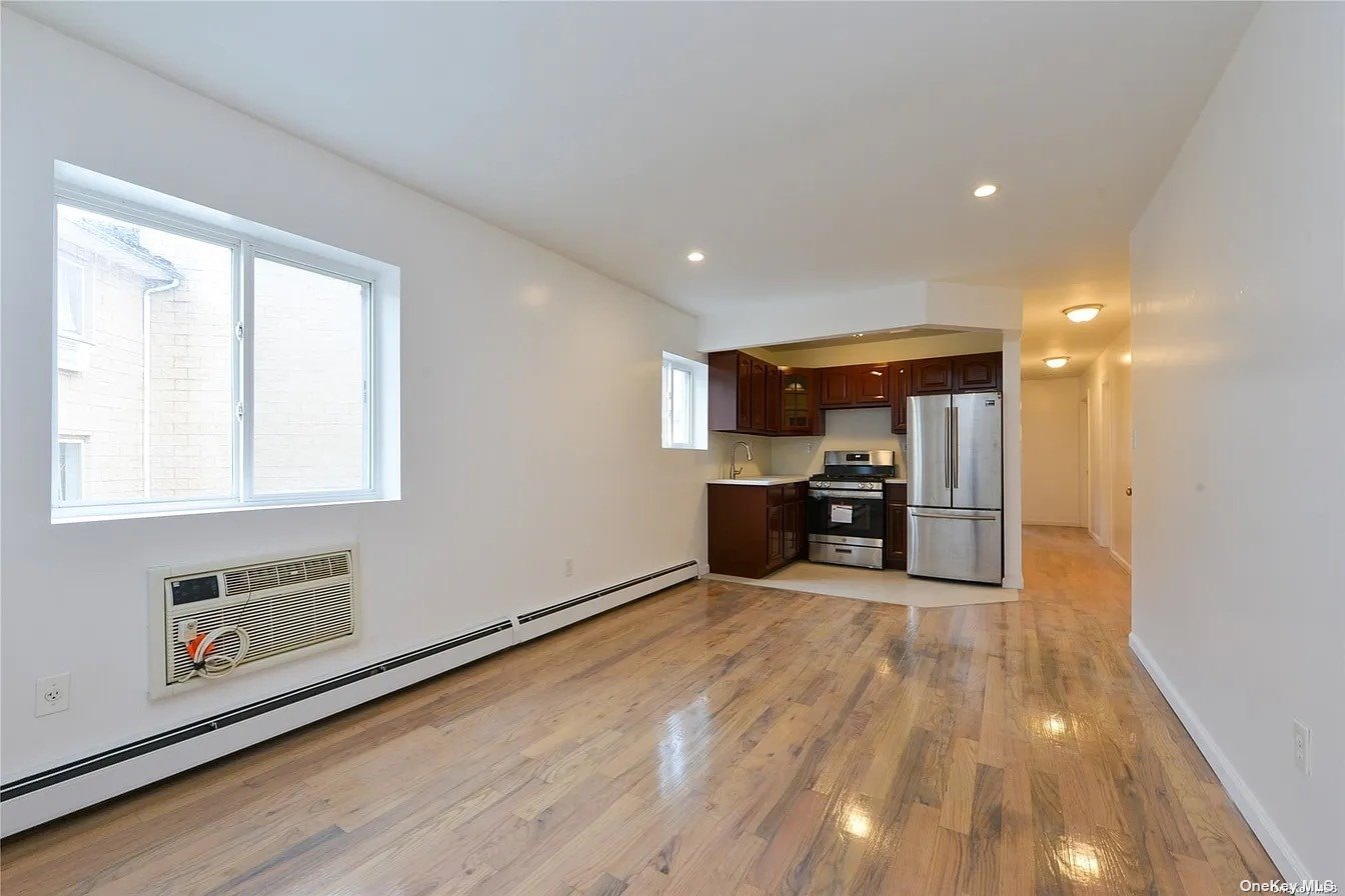 Property for Sale at 19721 Carpenter Avenue 2G, Jamaica, Queens, NY - Bedrooms: 3 
Bathrooms: 2 
Rooms: 7  - $499,999