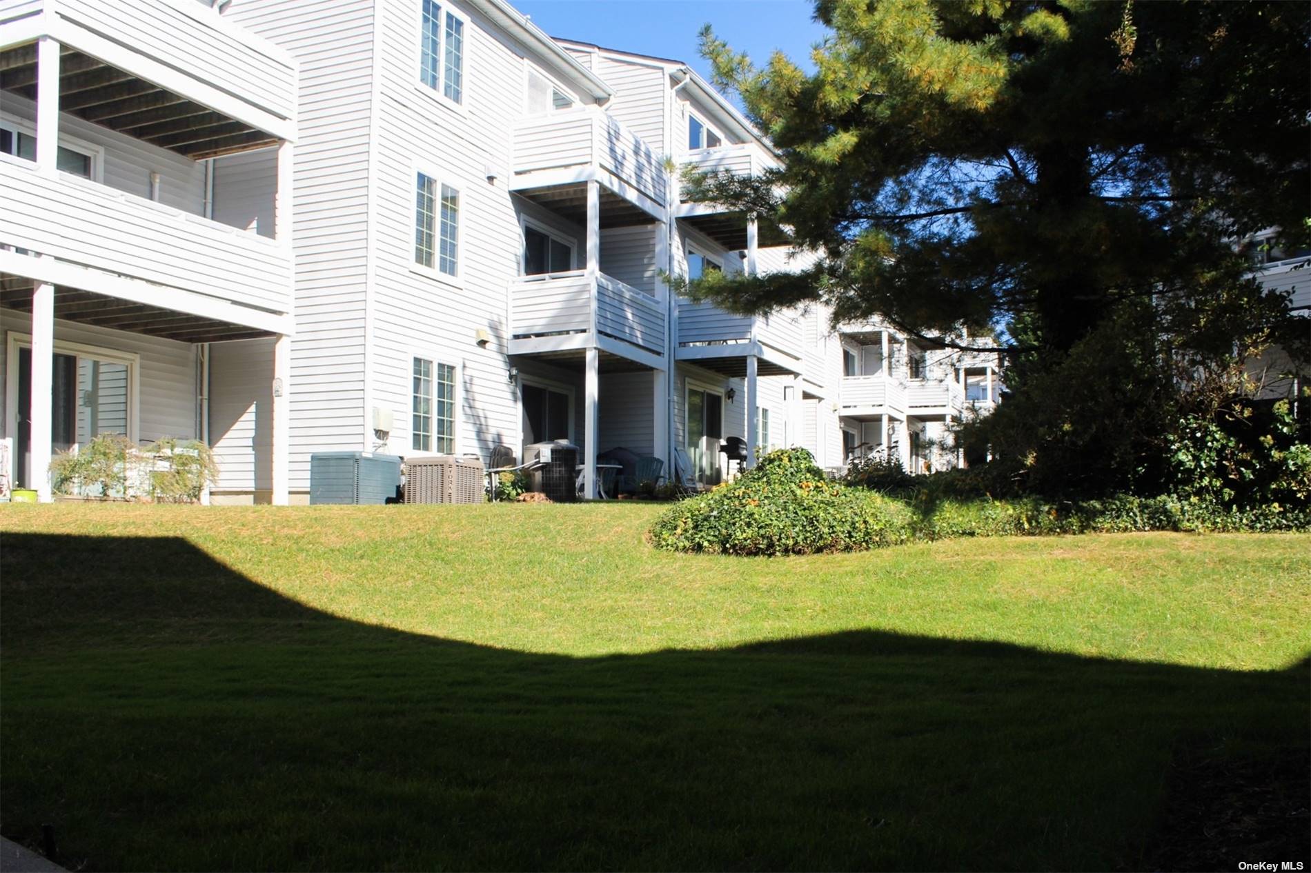 241-37 Oak Park Drive #50-C, Douglaston, New York image 3