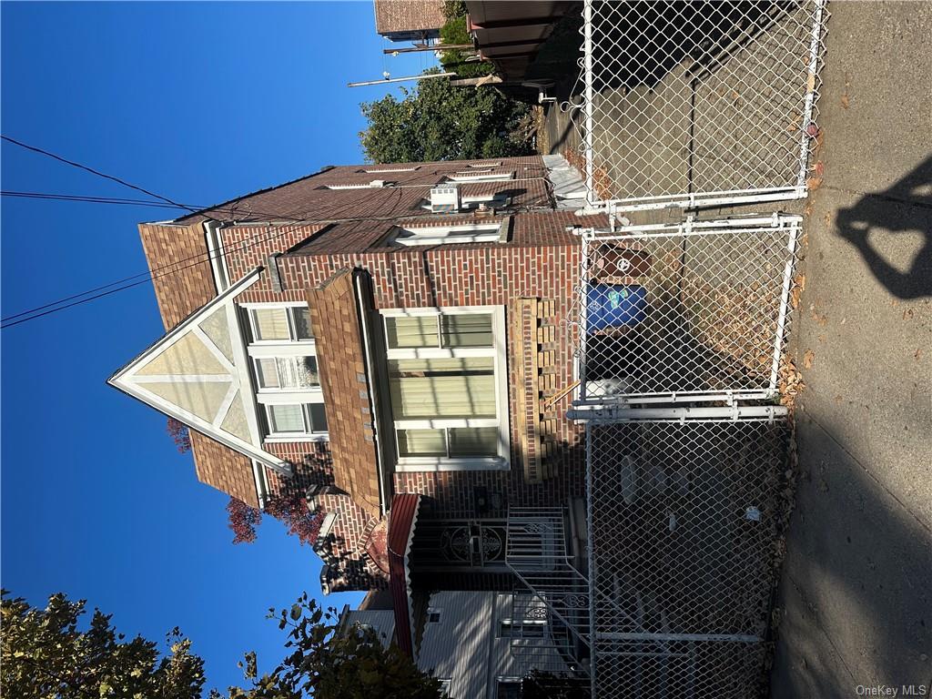 1912 Fowler Avenue, Bronx, New York - 3 Bedrooms  
3 Bathrooms  
5 Rooms - 